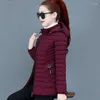 Kvinnors dike rockar Autumn Winter Jacket Slim Short Women Parkas Casual Cotton Padded Warm Clothed Hooded Fast Color Loose 6xl Outwear