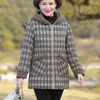 Kvinnors trenchrockar Mor Autumn Winter Cotton Coat Kvinnlig medelålders kashmir vadderade kläder 2023 Kvinnors äldre kvinna tjock