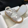 22SS Damsandaler Designer Klassiskt Spänne Band Plattform Låga klackar Tofflor Outdoor Beach Sko Bekväm med dammpåse Slingbacks Dam Mules Flip Flops