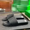 Classics Designer Slippery hommes et femmes pantoufles sandales d'été plage glissante table plate chaussures de mode pour femmes tongs pantoufles décontractées 34-46 -B zpy888888