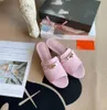 Tasarımcı Ayakkabı Kadınları Düz ​​Renkli Terlik Moda Yaz Tıknaz Topuk Terlik Lüks Deri Din Deales Ayakkabıları Yeni Stil Açık Plaj Sandal