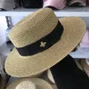 Berets Sun Hats Small Bee Straw Hat Europeaan en Amerikaanse retro goud gevlochten vrouwelijke losse zonnebrandcrème Sunshade Flat Cap Visors