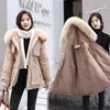 여자 트렌치 코트 판매 2023 겨울 최고의 패션 시즌 여성 슬림 핏 아래 면화 긴 소매 파카 코트 M916