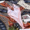 Kvinnors badkläder Kvinnor Monokini Solid Color Sexig Deep V Neck Beachwear Bra tryck Brasiliansk vadderad Hawaii Sport