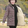 Kvinnors trenchrockar Mor Autumn Winter Cotton Coat Kvinnlig medelålders kashmir vadderade kläder 2023 Kvinnors äldre kvinna tjock