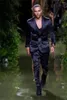 남성 정장 2 피스 남성 실크 새틴 디자이너 파티 착용 벨트 패션 비즈니스 남성용 Peaked Lapel Blazer Suit