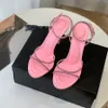 Sandálias de designer de salto alto feminino moda luxo cetim glitter cristal aberto toeblack rosa 2023 festa de verão baile formal saltos stiletto vestido sapatos de casamento