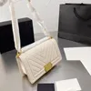 2023 Classic Women Fashion Bags Small Flap ￤kta l￤der Lambskin V-Stitch quiltad pojke Interv￤vd kedjep￥se Crossbody Shoulder Designer Aged/Gold Wallet