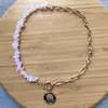 Ketens vrouwen natuurlijke roze stenen ketting mode punk ketting stiksel unieke charm sieraden choker goudkleurige ronde hangers accessoires