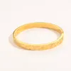 Armband Kvinnor Bangle Luxury Designer smycken 18K Guldpläterad rostfritt stål Bröllopsälskare Gift Bangles Wholesale ZG1212 No Box