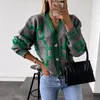 Kvinnors tröjor Kvinnor Cardigan Green Striped Pink Knit Button Lady Cardigans Sweaters V-Neck Loose Winter Fashion Sticked Coat 230207