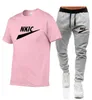 Summer Mens Brand Logo TrackSuit Disual Sport Suit Pink T-Shirt 2 قطعة مجموعة كبيرة من الملابس الرياضية تنفس O-Neck Street