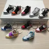 Favor favorita cadeia chave 10 cores designer t￪nis homens e mulheres crian￧as cal￧am sapatos de presente de chave de bolsa de bolsa de bolsa de bolsa de basquete