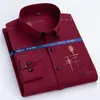 メンズカジュアルシャツシャツプリントメンズスプリングファッションカジュアルソフトコンフォートボタン格子縞のスマートシャツスリムフィットストレッチアンチラインクル非アイロンソーシャルトップ230207