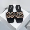 Broderade lyxiga bilder tofflor designer metalliska glidsandaler för kvinnor klassiker mode flip flops kausal damer sommar låg häl chunky sandal kvinnors skor