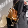 Les sacs de magasin sont vendus à bas prix Fashion Beaded Bucket 2023 Winter New Versatile Women's Crossbody