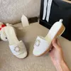 Designer Slippers Dames Sandalen Hoge kwaliteit Dia's Kristal Kalfsleer Vrijetijdsschoenen gewatteerd Platform Zomer Strand Slipper Sandaal Dia Boodschappentas