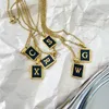 Chaînes A-Z Alphabet Square Colliers initiaux pour femmes en acier inoxydable 26 initiales Natural Shell Lettre Pendentif Collier Charm Bijoux