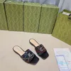 Sandaler Slipper Runners väskor Designer Women Rubber Patent Leather Det är en slags skor som kan matchas med kläder på W1636954