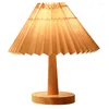 Bordslampor Creative Pleated Lamp Wood Nightstand Study Reading Night Light For Living Room Bedroom Decorative