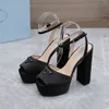 2023 Fashion Pradity Sandaler Ladies L￤tt vattent￤t plattform Mid High Heels Rainy Day Beach Student Casual Sandaler EEW