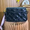 Embossed Flower Shoulder Bags Designer Crossbody 5 Colors Cross Body Embroidery Baguette Bag Women Handbags Tote Wallet Fashion Pochette Party Shopping Pochettes