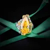 Anneaux de mariage Mode Fleur Bague réglable Incrustation Jaune Goutte d'eau Zircon Unique Bijoux Creux pour Femmes Ornements de Fiançailles