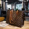 Sklepy torebki eksportowe online na żywo przenośna torba dla kobiet 2023 Nowa moda na jedno ramię msenger tortu