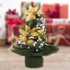 Weihnachtsdekorationen, Mini-Kunstbaum im Innenbereich, eine kleine Kiefer, platziert in Desktop-Festival-Home-Party-Ornamenten