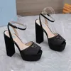 2023 Fashion Pradity Sandaler Ladies L￤tt vattent￤t plattform Mid High Heels Rainy Day Beach Student Casual Sandaler EEW