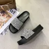 Slippers Shinny Women Summer Crystal Diamond 2023 Fashion Ladies Slides Sapatos de plataforma que não deslizam em torno de sandálias ao ar livre