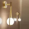 Настенные лампы Золотое винтажное индустриальное осветительное приспособление с мини -белым / прозрачным стеклянным шаром G9 теплый / белый свет для спальни