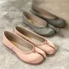 Модельная обувь Размер 3540 Tabi Ninja Moccasins Round Split Toe Shallow Women Single Slip On Slingback Женские повседневные мягкие мокасины 230208