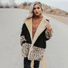 Mulheres do leito de inverno Casaco de inverno Laping espessou a gorjeta de retalhos de retalhos de leopardo imitação feminina com capuz granular de pele falsa