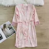 Ropa de dormir para mujer Camisón de encaje sexy Lencería íntima Mujeres Kimono Robe Casual Short Home Bata Verano Satén Albornoz Ropa de dormir