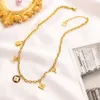 Nooit vervagen van gouden vergulde merkontwerper Hangers kettingen Bloemroestvrij stalen armbandbrief Choker Pendant kettingketen Sieraden Accessoires