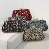 Totes Bag Top Women Women S 2023 New Hand bordado com lantejoulas de lenço de leopardo Bolsa de banquete Bolsas Bolsas 230208