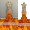 2023 인어 댄스 파티 드레스 오렌지 은은 크리스탈 구슬 플러스 아랍어 깎아지는 목걸이 슬리빙 슬리브 레벨이 저녁 공식 파티 가운 스위프 트레인