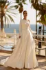 Modest One Shoulder Boho A Line Abiti da sposa per le spose Maniche lunghe Perle Perline Elegante semplice Abiti da spiaggia in raso Sweep Train Abito da ricevimento sposa CL1807