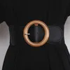 Ceintures Ceinture en cuir Pu cercle boucle en bois élastique large ceinture personnalité femmes nouvelle mode marée tout-match ceintures printemps automne 2021 G230207