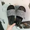 Slippers Shinny Women Summer Crystal Diamond 2023 Fashion Ladies Slides Sapatos de plataforma que não deslizam em torno de sandálias ao ar livre