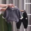 2023 Winter Baby Belbing Relling Juego de niños Niños Pantalones de sudadera con capucha calientes gruesas 2 piezas/set niño pequeño disfraz casual para niños