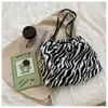 Abendtaschen Winter Plüsch Umhängetasche Mode Nette Messenger Cartoon Kuh Zebra Muster Frauen Handtaschen Große Kapazität Tote Einkaufen