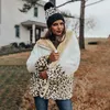 Mulheres do leito de inverno Casaco de inverno Laping espessou a gorjeta de retalhos de retalhos de leopardo imitação feminina com capuz granular de pele falsa