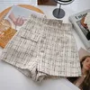 Pantaloncini da donna 2023 Nuovo Tweed per le donne Vita alta Bottoni di perle Gamba larga Irregolare Moda casual Abbigliamento inferiore Y2302