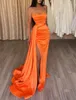 Robe de soirée sexy haute fente sans bretelles sirène longue robes de bal formelles tribunal train satin fente orange robes de soirée robes de fieast 2023