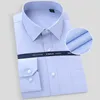 Camicie casual da uomo Abiti da uomo non stiranti di alta qualità Manica lunga Solido Maschio Plus Size Regular Fit Stripe Business Bianco Blu 230208