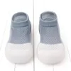 First Walkers warme Baby-Bodensocken mit Sohle, Cartoon-Slip-Gummi-Schuhe für Mädchen und Jungen