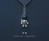 Decoraties Auto -decoratie hanger Creative Spaceman hangende hiphop astronaut ornament auto achteruitkijk spiegel interieur accessoires jongens geschenken 0209