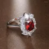 Bröllopsringar Personlighet Ruby Princess Cut Red Color Oval Cubic Zircon Ring Romantic Finger for Women Jewely Bague Accessories